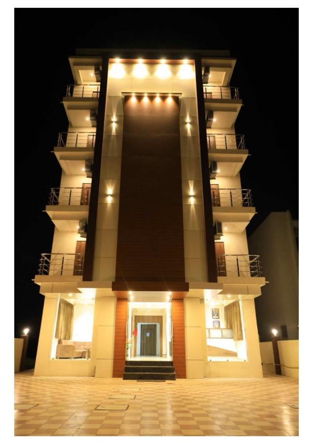 Hotel Scintilla Somnāth Exteriör bild
